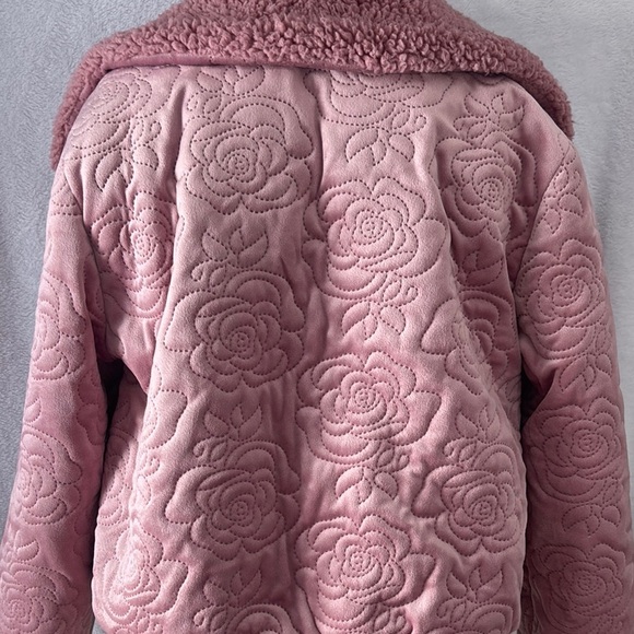Pink Teddy Jacket with Plush Texture and Collared Neckline - Picture 6 of 9